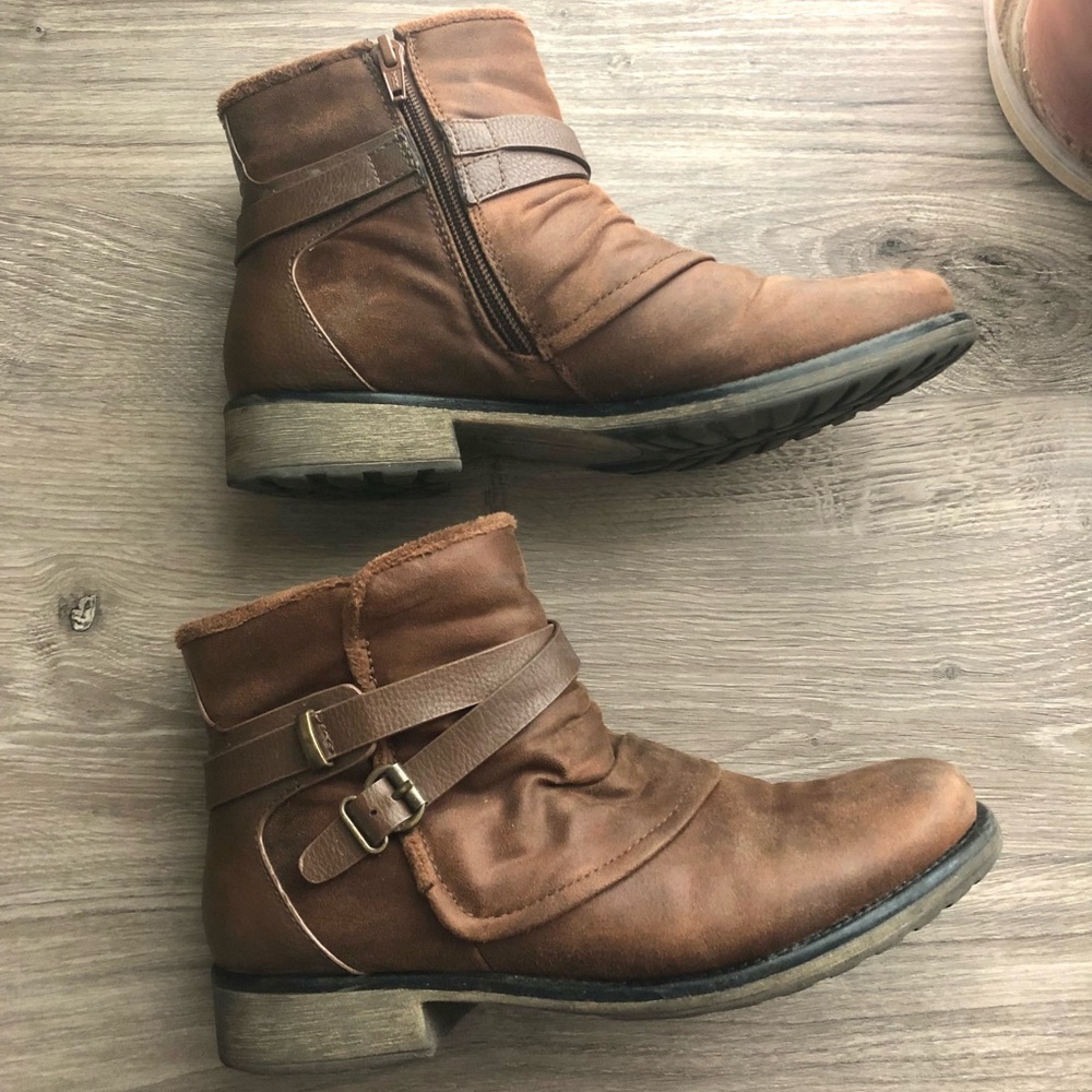 Size 8 Soft brown ankle boots